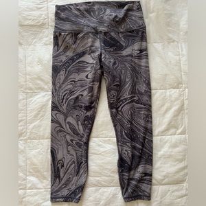 Athleta Transcend 7/8 tight, size L